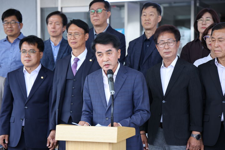 농어촌기본소득 추가 선정 발표하는 최재형 보은군수(사진=보은군 제공) *재판매 및 DB 금지