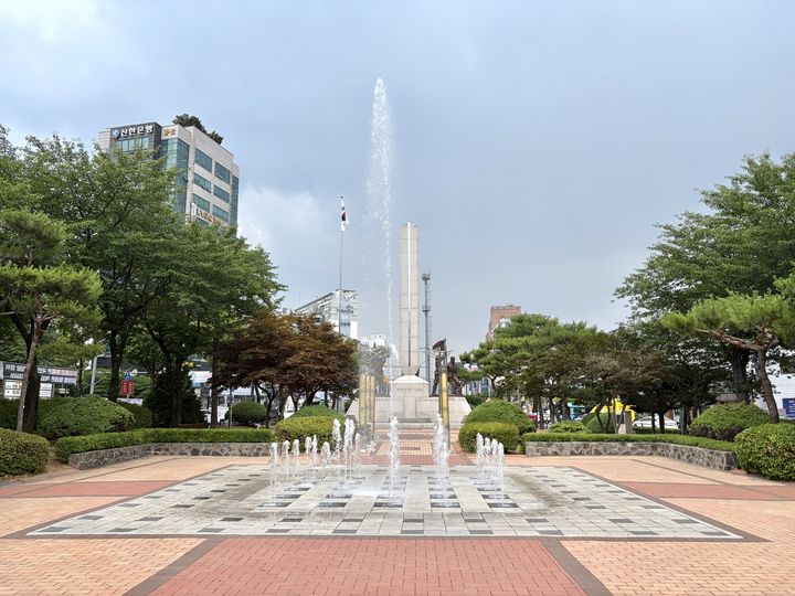 [용인=뉴시스] 경기 용인시 처인구 통일공원 바닥분수. (사진=용인시 제공) 2026.06.22. photo@newsis.com *재판매 및 DB 금지