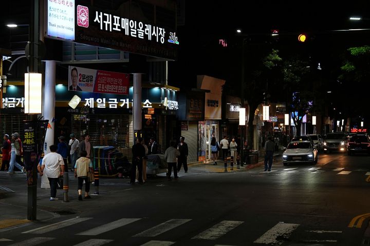 [서귀포=뉴시스] 야간조명 설치가 완료된 서귀포시 원도심 상가거리 모습. (사진=서귀포시 제공) 2026.06.22. photo@newsis.com *재판매 및 DB 금지
