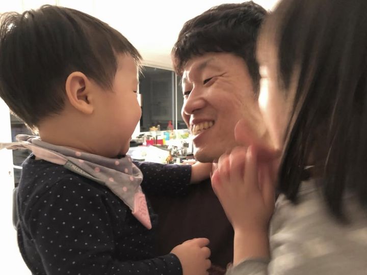 [서울=뉴시스] 전 SBS 아나운서 김민지가 남편인 전 축구선수 박지성과 두 자녀의 사진을 공개했다. (사진=김민지 인스타그램 캡처) 2026.06.22. photo@newsis.com *재판매 및 DB 금지