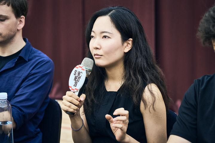 [서울=뉴시스] 해금 연주자 김예지가 22일 서울 종로구 세종문화회관 예술동에서 열린 '싱크 넥스트(Sync Next) 26' 개막작 '바람만으로 모래만으로는 소리가 나지 않는다' 라운드인터뷰에서 발언하고 있다. (사진=세종문화회관 제공) 2026.06.22. photo@newsis.com *재판매 및 DB 금지