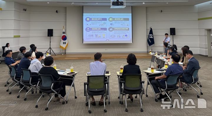 [전주=뉴시스]윤난슬 기자 = 한국전기안전공사는 국민 의견을 경영에 반영하고 지역사회와의 상생을 강화하기 위해 '2026년 상반기 주민참여위원회'를 진행했다고 22일 밝혔다. (사진=전기안전공사 제공) photo@newsis.com 