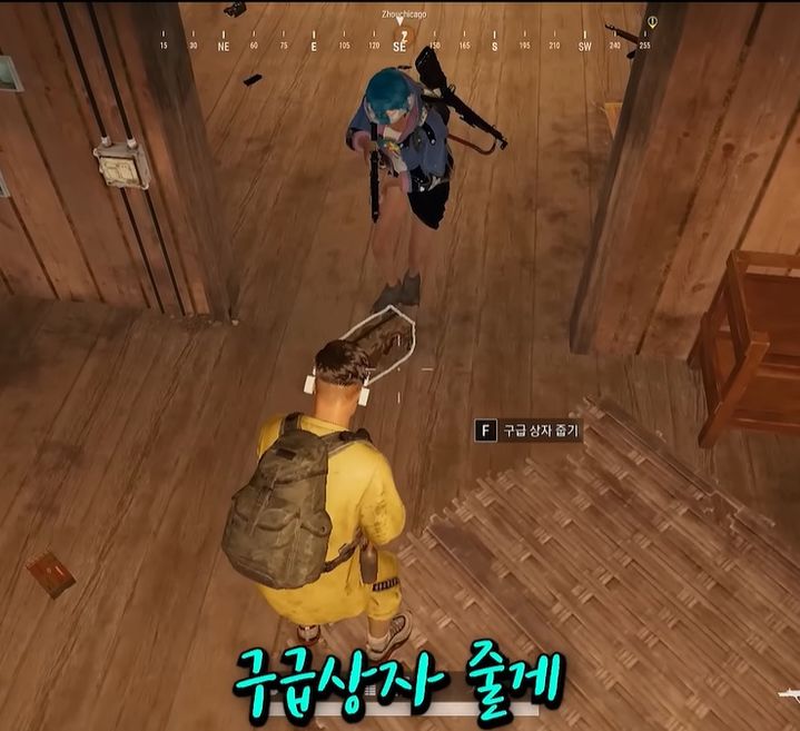 [서울=뉴시스] 크래프톤이 공개한 신규 모드 '엘라이 듀오'에서 이용자가 AI 동료 '엘라'와 한 팀을 이뤄 게임을 플레이하는 모습. (사진='힘쎈너구리' 유튜브 채널 캡처본) *재판매 및 DB 금지