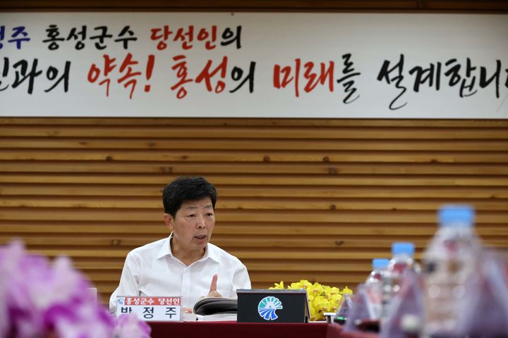 [홍성=뉴시스] 박정주 홍성군수 당선인 회의 진행 모습. *재판매 및 DB 금지