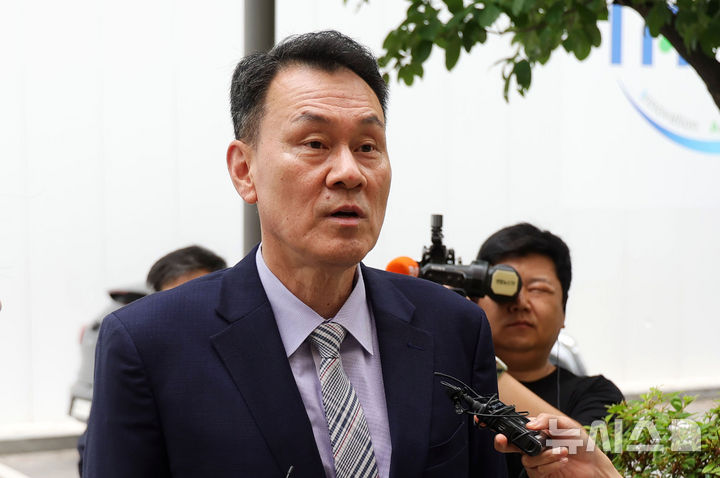 [과천=뉴시스] 홍효식 기자 = 김명수 전 합동참모본부 의장 등 합참 관계자들이 12·3 비상계엄에 가담했다는 사건을 심리하는 법원이 합참 전투통제실 현장검증에 나선다. 사진은 김 전 의장. 2026.08.14. yesphoto@newsis.com