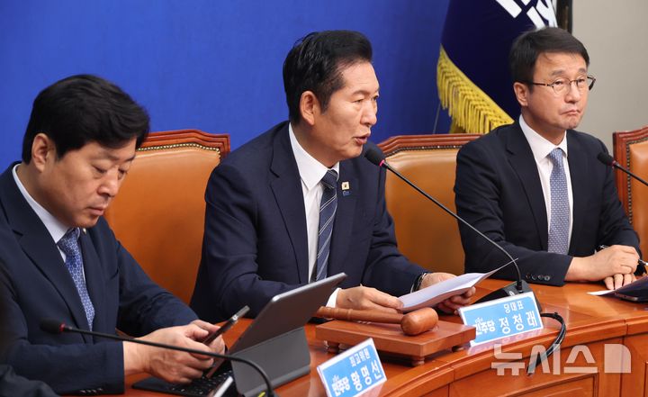 [서울=뉴시스] 조성봉 기자 = 정청래 더불어민주당 대표가 22일 오전 서울 여의도 국회에서 열린 최고위원회의에서 발언을 하고 있다. 2026.06.22. suncho21@newsis.com