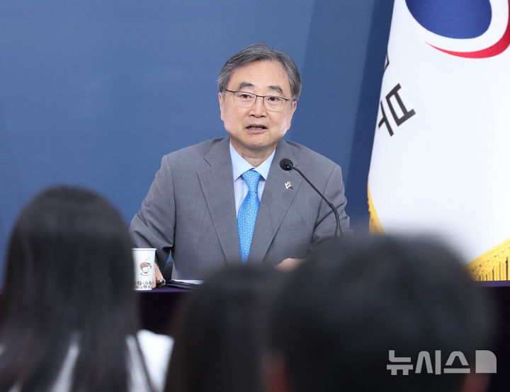 [서울=뉴시스] 조수정 기자 = 조현 외교부 장관이 22일 오전 서울 종로구 외교부에서 기자간담회를 하고 있다. 2026.06.22. chocrystal@newsis.com