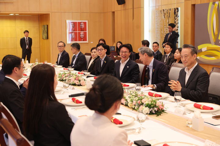 김민석 국무총리, 중국 베이징 방문하여 현지 기업인 대상 경제 협력 간담회 개최