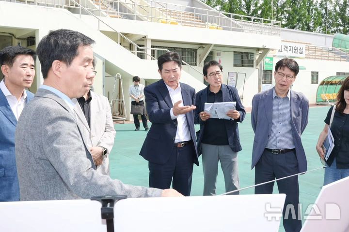 [오산=뉴시스] 오산종합운동장을 방문한 조용호 당선인 (사진=조용호 당선인 시장직 인수위원회 제공) 2026.06.23.photo@newsis.com 