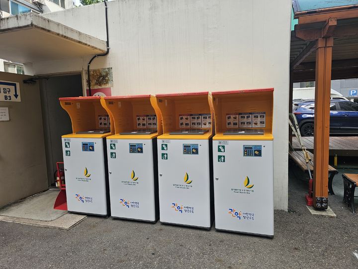 [서울=뉴시스]보라매동에 위치한 공동주택 단지 안에 설치된 RFID 종량기. (사진=관악구 제공) 2026.06.23. photo@newsis.com *재판매 및 DB 금지