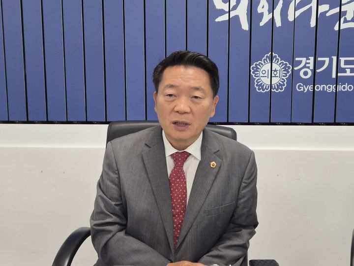 [수원=뉴시스] 이병희 기자 = 제12대 경기도의회 교섭단체 국민의힘 대표의원으로 선출된 방성환 의원이 23일 출입기자단과 인터뷰를 하고 있다. 2026.06.23. iambh@newsis.com *재판매 및 DB 금지
