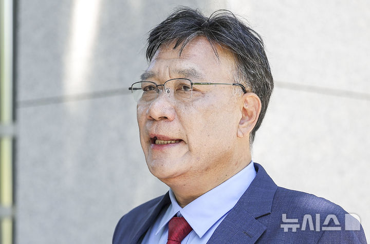 [서울=뉴시스] 조희대 대법원장을 법왜곡 혐의로 고발했던 이병철 변호사(사진)가 의뢰인을 상대로 공갈미수를 저지른 혐의로 벌금형을 확정 받았다. (사진=뉴시스DB). 2026.06.24. photo@newsis.com