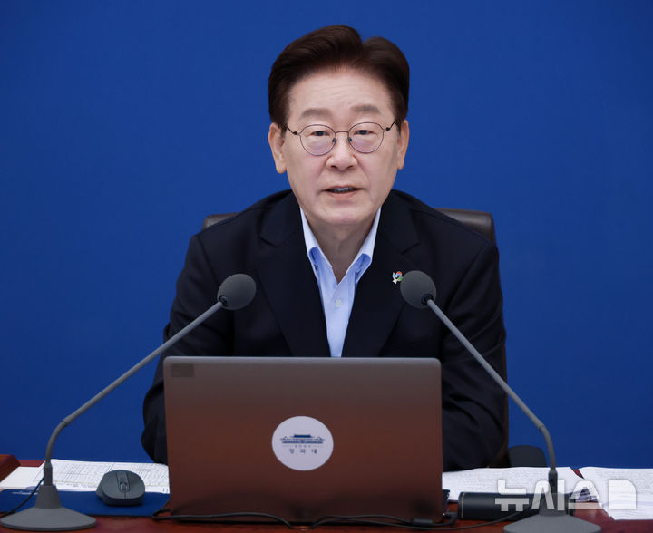 [서울=뉴시스] 최동준 기자 = 이재명 대통령이 23일 청와대에서 열린 국무회의 겸 비상경제점검회의에서 발언하고 있다. 2026.06.23. photocdj@newsis.com