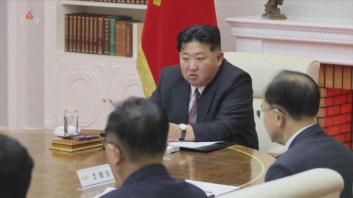 [서울=뉴시스] 북한 조선중앙TV는 조선노동당 중앙위원회 9기 2차 전원회의가 20~22일 진행됐다고 23일 보도했다. 이 자리에서 김정은 국무위원장이 한국의 핵추진잠수함 도입 추진을 비난하고 핵무력 강화 원칙을 재확인했다. (사진=조선중앙TV 캡처) 2026.06.23. photo@newsis.com *재판매 및 DB 금지