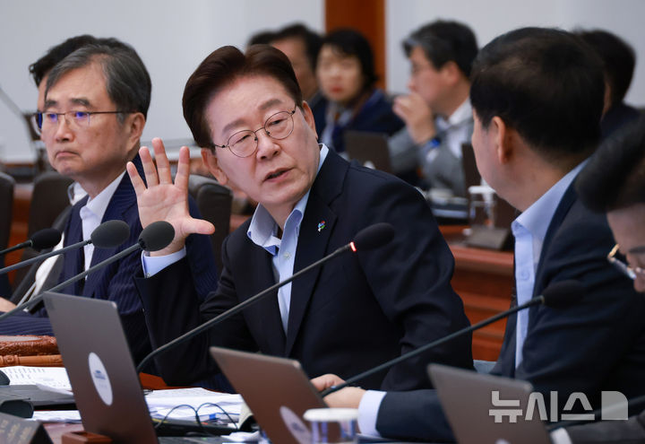 [서울=뉴시스] 최동준 기자 = 이재명 대통령이 23일 청와대에서 열린 국무회의 겸 비상경제점검회의에서 발언하고 있다. 2026.06.23. photocdj@newsis.com