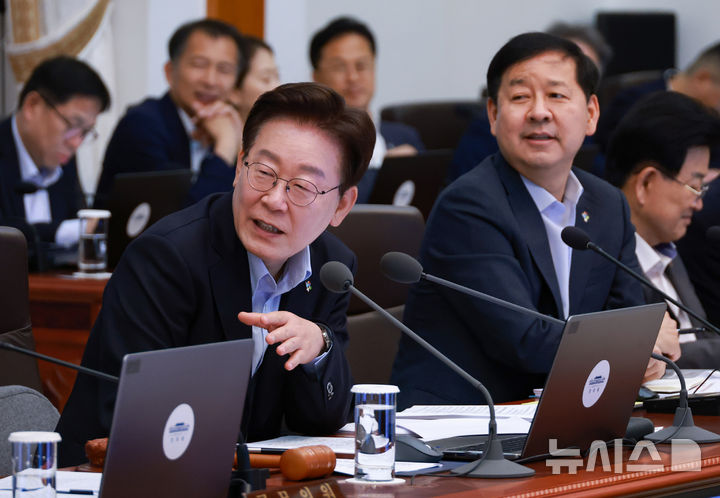 [서울=뉴시스] 최동준 기자 = 이재명 대통령이 23일 청와대에서 열린 국무회의 겸 비상경제점검회의에서 발언하고 있다. 2026.06.23. photocdj@newsis.com