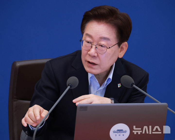[서울=뉴시스] 최동준 기자 = 이재명 대통령이 23일 청와대에서 열린 국무회의 겸 비상경제점검회의에서 발언하고 있다. 2026.06.23. photocdj@newsis.com