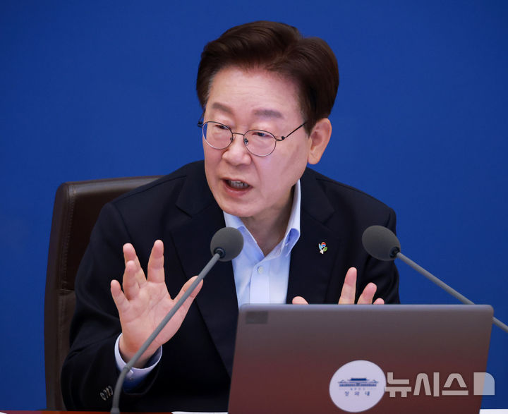[서울=뉴시스] 최동준 기자 = 이재명 대통령이 23일 청와대에서 열린 국무회의 겸 비상경제점검회의에서 발언하고 있다. 2026.06.23. photocdj@newsis.com