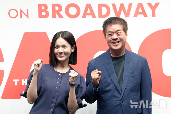 [서울=뉴시스] 박진희 기자 = 뮤지컬 '시카고' 배우 아이비와 박명성 신시컴퍼니 예술감독이 23일 서울 중구 충무아트센터에서 브로드웨이 진출 기자간담회를 하고 있다. 2026.06.23. pak7130@newsis.com
