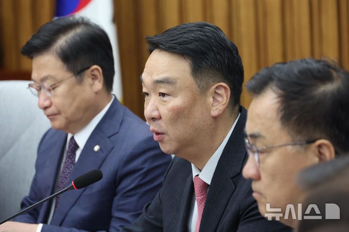 [서울=뉴시스] 조성봉 기자 = 정희용 국민의힘 사무총장이 23일 오전 서울 여의도 국회에서 열린 6.3 국민참정권 침해 진상규명 및 선거관리 개혁 특별위원회 임명장수여식 및 1차 회의에서 발언을 하고 있다.2026.06.23. suncho21@newsis.com