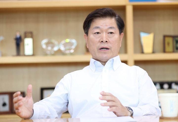 [광명=뉴시스] 문영호 기자 = 박승원 경기 광명시장이 23일 뉴시스와 인터뷰를 진행하고 있다. 2026.06.24. sonanom@newsis.com *재판매 및 DB 금지