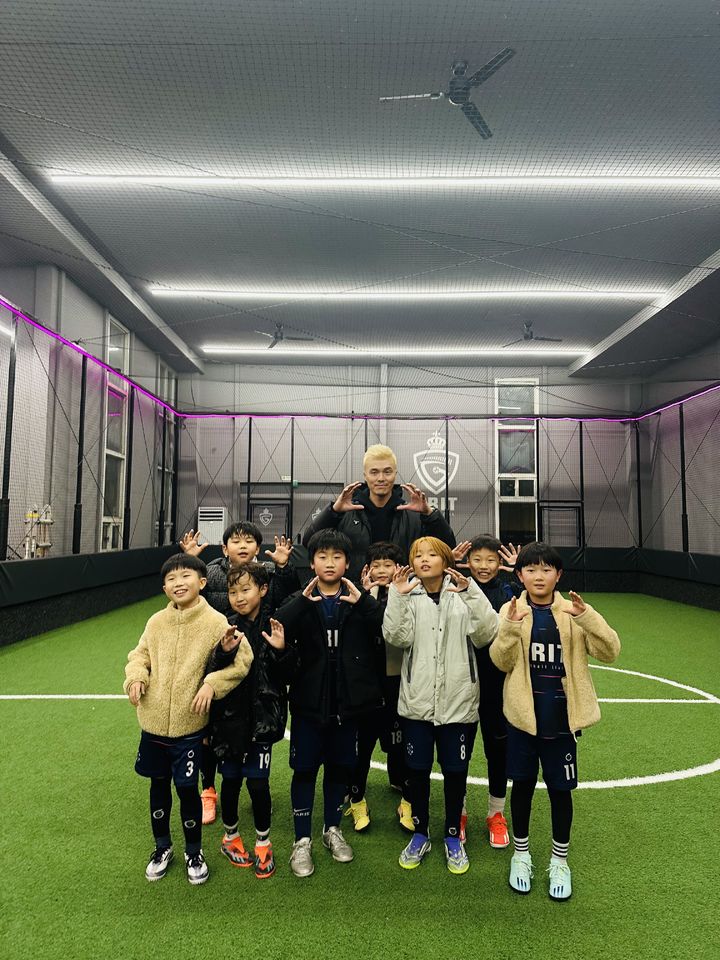 동아오츠카가 오는 25일 서울 용곡중학교에서 전 국가대표 선수, 학생들과 함께 대한민국 축구 국가대표팀을 응원하는 스쿨어택 프로그램을 진행한다. (사진=동아오츠카 제공) *재판매 및 DB 금지