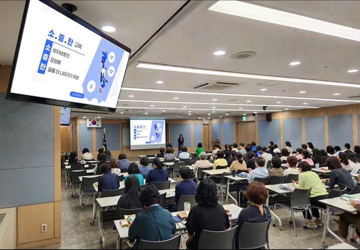 [서울=뉴시스] 삼성생명이 3대 대외민원 감축 캠페인의 일환으로 소비자보호실 임직원이 영업 현장을 방문, 민원 예방교육을 펼치고 있다. (사진=삼성생명 제공) 2026.06.24. photo@newsis.com *재판매 및 DB 금지