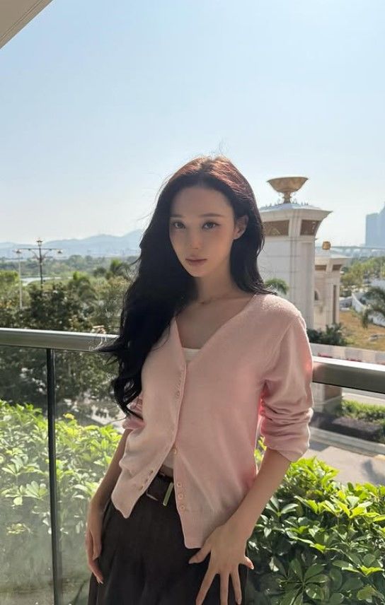 [서울=뉴시스] 그룹 에스파 멤버 윈터가 최근 입양한 반려견의 입양 경로를 직접 밝혔다. (사진=윈터 인스타그램 캡처) 2026.06.24. photo@newsis.com *재판매 및 DB 금지