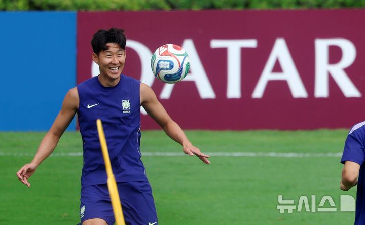[산니콜라스(멕시코)=뉴시스] 김명년 기자 = 축구 국가대표팀 손흥민이 23일(현지 시간) 멕시코 몬테레이 인근 산니콜라스에 위치한 훈련장 에스타디오 우니베르시타리오에서 훈련하고 있다. 2026.06.24. kmn@newsis.com