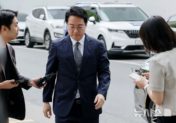 [과천=뉴시스] 김진아 기자 = 심우정 전 검찰총장이 24일 경기 과천시 2차 종합특검 사무실에 내란중요임무종사, 직권남용권리행사방해 혐의 관련 피의자 신분으로 출석하고 있다 2026.06.23. bluesoda@newsis.com
