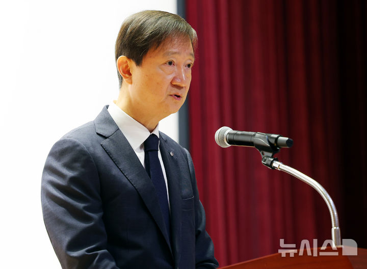 [서울=뉴시스] 박영태 기자 = 24일 오전 서울 여의도 금융감독원에서 열린 회계 심사·감리제도 개선방향에 관한 연구 세미나에서 이찬진 금융감독원장이 환영사를 하고 있다. 2026.06.24. since1999@newsis.com