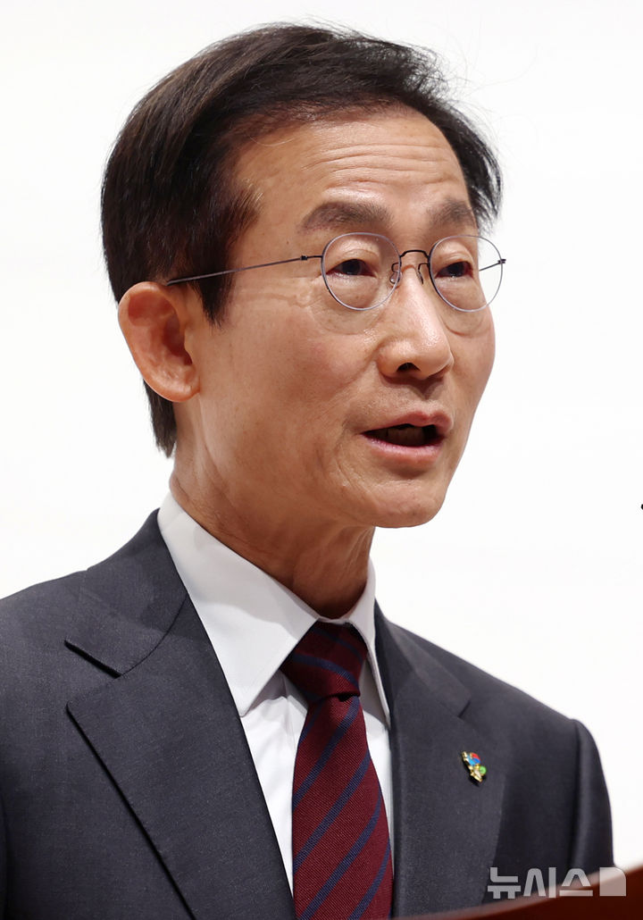[서울=뉴시스] 조성우 기자 = 김호철 감사원장이 24일 서울 종로구 감사원에서 열린 기자간담회에서 발언하고 있다. 2026.06.24. xconfind@newsis.com