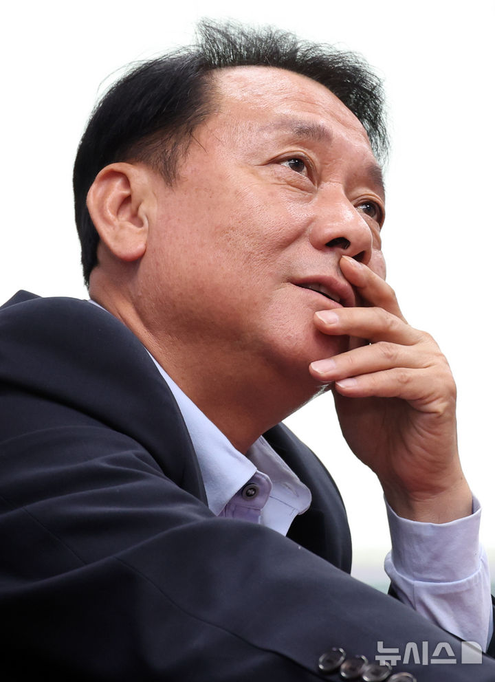 [서울=뉴시스] 최진석 기자 = 이광재 더불어민주당 의원이 24일 여의도 국회의원회관에서 뉴시스와 인터뷰를 하고 있다. 2026.06.26. myjs@newsis.com