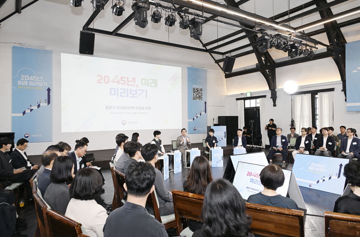 [서울=뉴시스] 박홍근 기획예산처 장관이 24일 오후 서울 중구 정동 1928 아트 센터에서 열린 '중장기 국가발전전략 타운홀 미팅'에 참석해 발언하고 있다. (사진=기획예산처 제공) 2026.06.24. photo@newsis.com *재판매 및 DB 금지