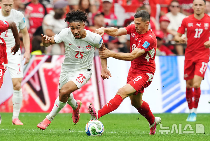 [밴쿠버=AP/뉴시스] 2026 국제축구연맹(FIFA) 북중미 월드컵 조별리그 B조 최종 3차전 캐나다 대 스위스 맞대결 장면. 2026.06.24.