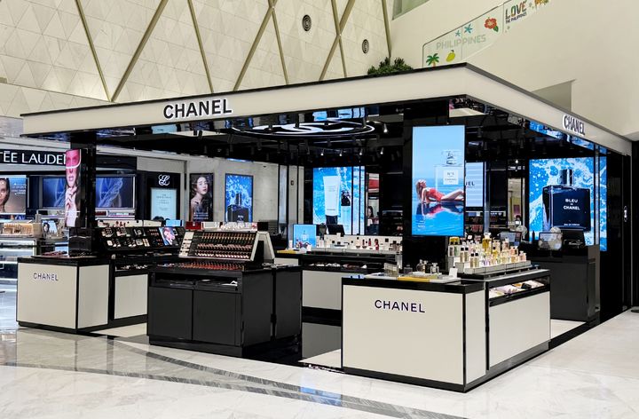 [서울=뉴시스] 롯데면세점 명동본점 샤넬(CHANEL) 코스메틱 메인 매장이 23일 확장 리뉴얼 오픈했다.(사진= 롯데면세점제공) 2026.06.25. photo@newsis.com *재판매 및 DB 금지