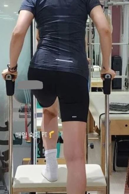 [서울=뉴시스] 스타일리스트 한혜연이 운동 중인 근황을 전하면서 날씬한 몸매 관리 비결을 전했다. (사진=한혜연 인스타그램 캡처) *재판매 및 DB 금지
