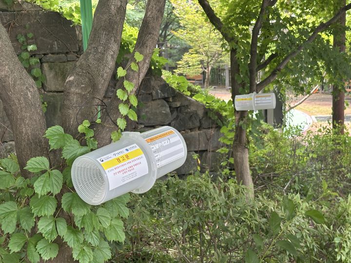[서울=뉴시스] 서울시가 설치·운영 중인 유인물질 포집기. (사진=서울시 제공) 2026.06.25. photo@newsis.com *재판매 및 DB 금지