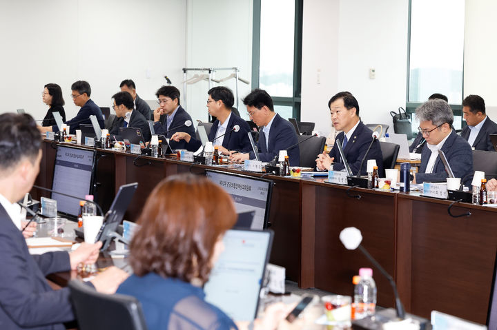 [서울=뉴시스]이형훈 보건복지부 제2차관이 25일 오전 9시 2026년 제12차 건강보험정책심의위원회에서 말하고 있다. (사진=보건복지부 제공) 2026.06.25. photo@newsis.com&nbsp; *재판매 및 DB 금지