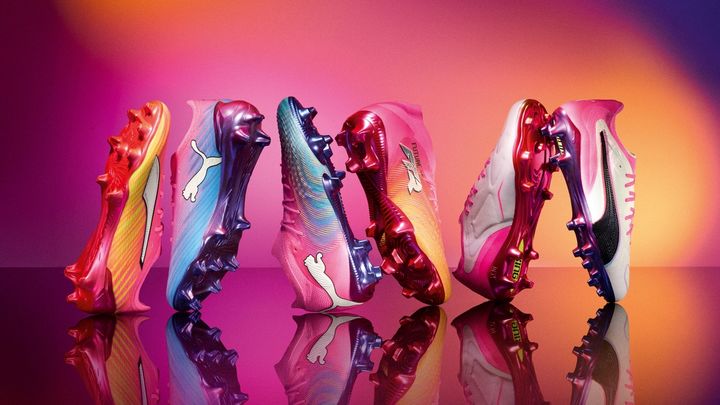 푸마(PUMA)는 비대칭 디자인을 적용한 새로운 축구화 컬렉션 '쇼타임 팩(Showtime Pack)'을 출시했다. 푸마의 대표 프랜차이즈 축구화 '퓨처(FUTURE)', '울트라(ULTRA)', '킹(KING)' 라인업으로 구성됐다. *재판매 및 DB 금지