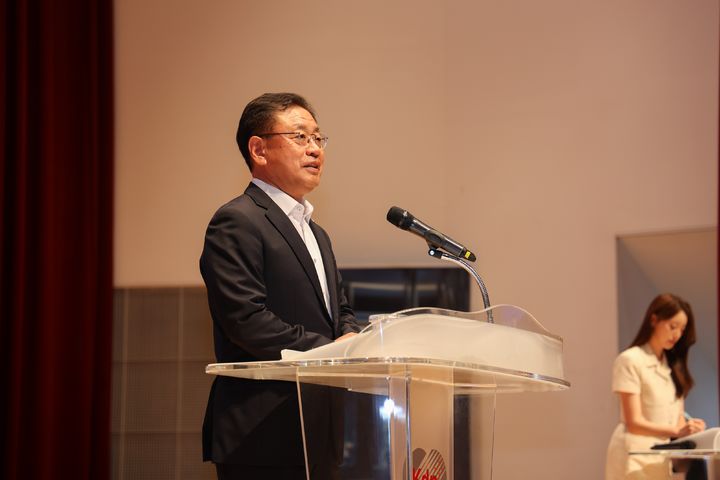 [세종=뉴시스] 한전KDN이 지난 18일 광주전남공동혁신도시 소재 본사 빛가람홀에서 전 임직원을 대상으로 반부패 청렴·인권 교육을 시행했다고 25일 밝혔다. 사진은 박상형 한전KDN 사장이 인사말을 하고 있는 모습. (사진=한전KDN 제공) 2026.06.25. photo@newsis.com *재판매 및 DB 금지