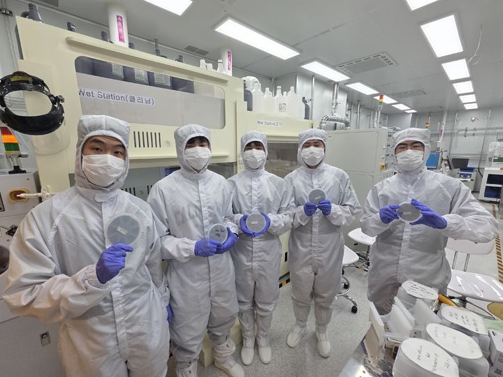 [서울=뉴시스] 서강대 반도체특성화사업단은 학부 실전형 교과목 '반도체소자제작'을 운영했다. (사진=서강대 제공) 2026.06.25. photo@newsis.com *재판매 및 DB 금지