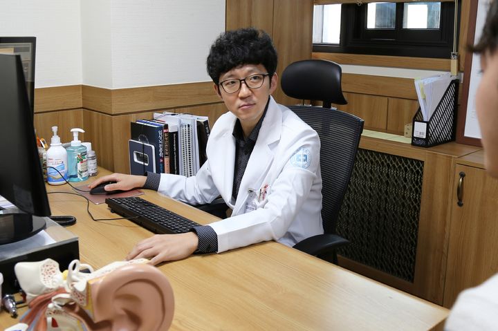 [서울=뉴시스] 26일 의료계에 따르면 뇌졸중은 뇌혈관에 문제가 생겨 뇌의 일부에 혈액 공급이 중단되거나 출혈이 발생해 뇌 기능이 손상되는 질환이다. (사진=세란병원 제공) 2026.06.25. photo@newsis.com *재판매 및 DB 금지