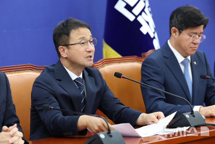 [서울=뉴시스] 김근수 기자 = 한병도 더불어민주당 대표 권한대행 겸 원내대표가 25일 오전 서울 여의도 국회에서 열린 정책조정회의에서 모두발언을 하고 있다. 2026.06.25. ks@newsis.com