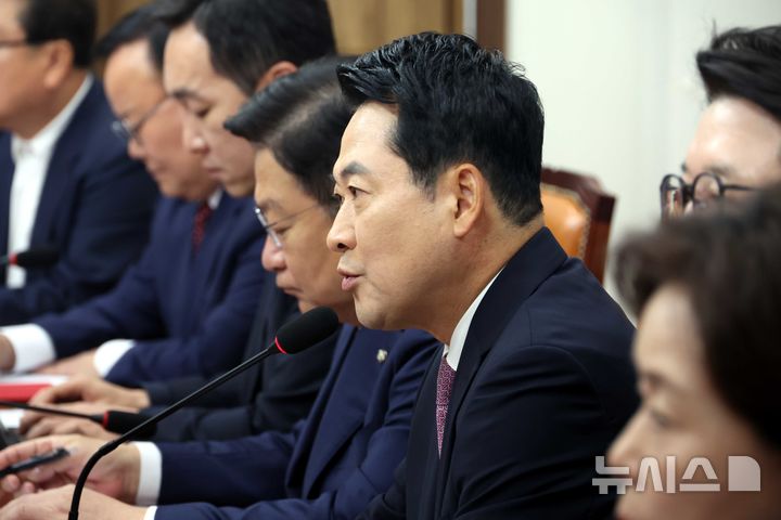 [서울=뉴시스] 조성봉 기자 = 장동혁 국민의힘 대표가 지난 25일 오전 서울 여의도 국회에서 열린 최고위원회의에서 발언을 하고 있다. 2026.06.25. suncho21@newsis.com