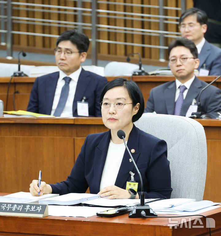 [서울=뉴시스] 최진석 기자 = 한성숙 국무총리 후보자가 25일 여의도 국회에서 열린 인사청문회에 출석해 있다. 2026.06.25. myjs@newsis.com