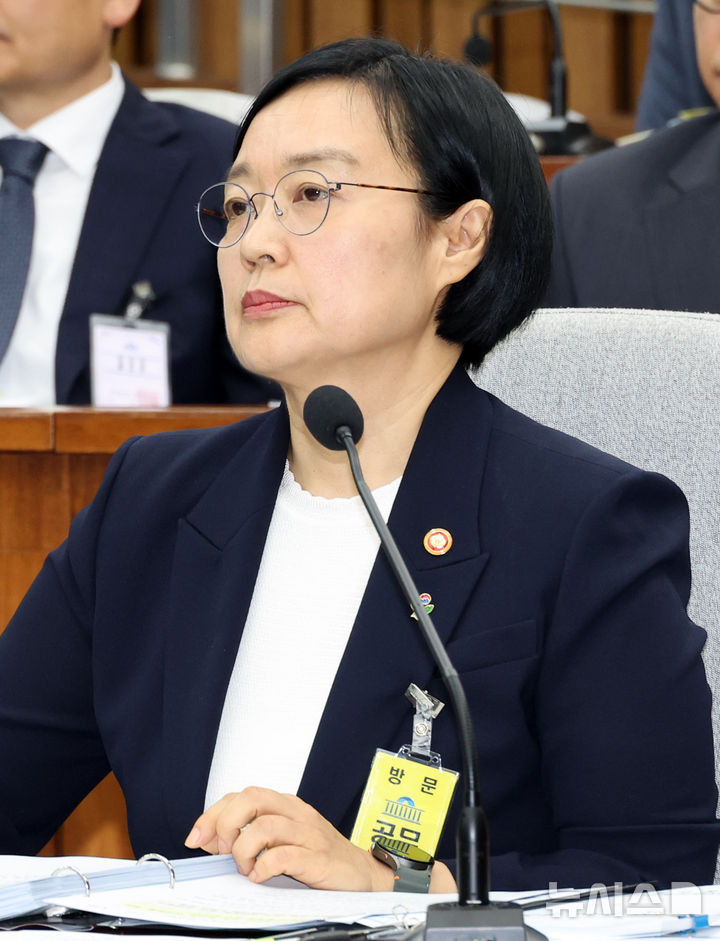[서울=뉴시스] 최진석 기자 = 한성숙 국무총리 후보자가 25일 여의도 국회에서 열린 인사청문회에 출석해 있다. 2026.06.25. myjs@newsis.com