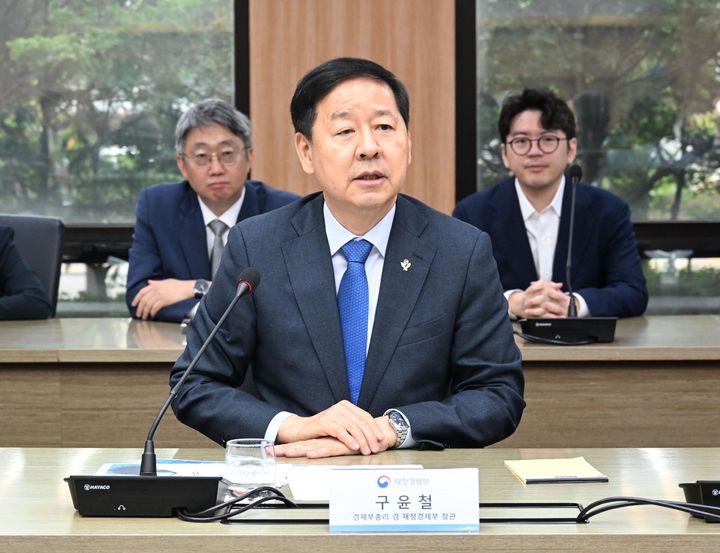 [서울=뉴시스] 구윤철 부총리 겸 재정경제부 장관이 25일 서울 영등포구 한국수출입은행에서 열린 한미 전략투자공사 및 정책금융기관-조선3사간 한미 조선협력투자 업무협약(MOU) 체결행사에서 인사말을 하고 있다. (사진=재정경제부 제공) 2026.06.25. photo@newsis.com *재판매 및 DB 금지