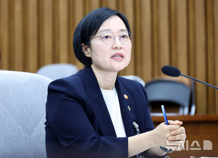 [서울=뉴시스] 최진석 기자 = 한성숙 국무총리 후보자가 25일 여의도 국회에서 열린 인사청문회에서 위원들의 질문에 답하고 있다. 2026.06.25. myjs@newsis.com