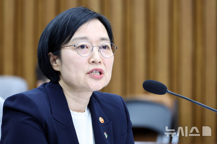 [서울=뉴시스] 최진석 기자 = 한성숙 국무총리 후보자가 25일 여의도 국회에서 열린 인사청문회에서 위원들의 질문에 답하고 있다. 2026.06.25. myjs@newsis.com